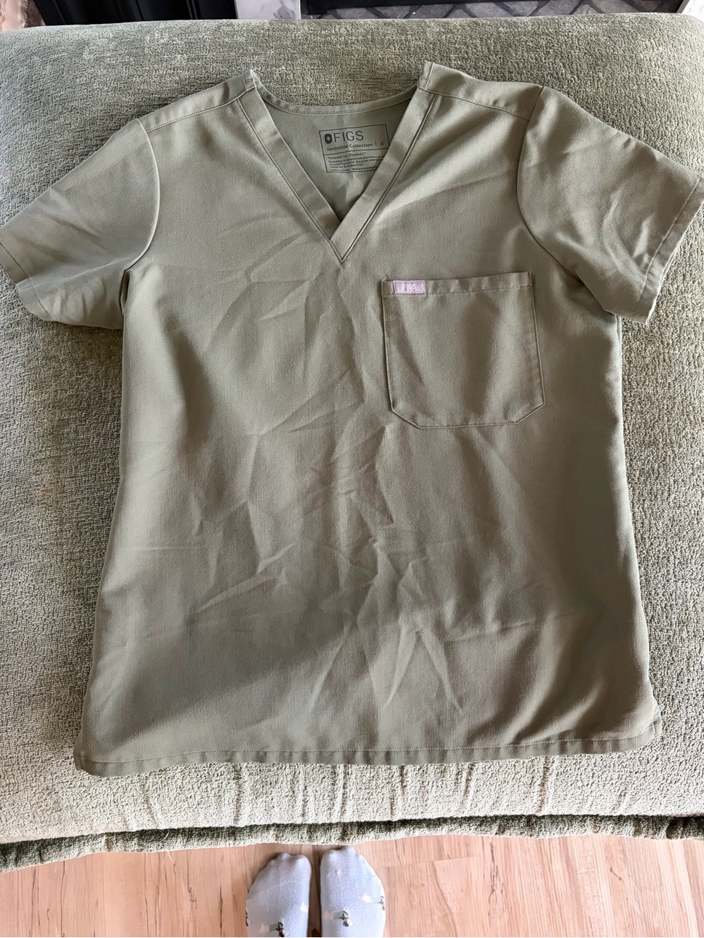 Women’s Green Fig Scrub Top